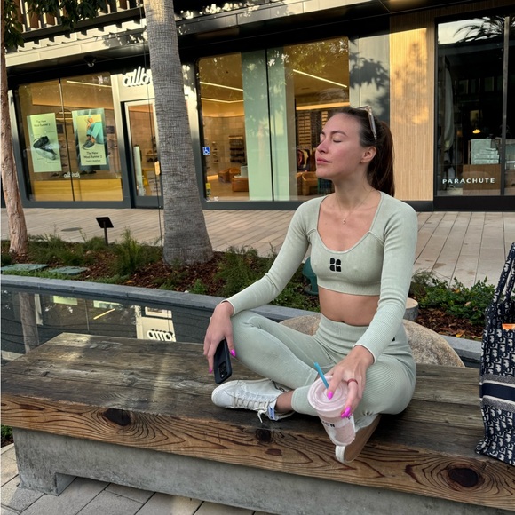 DNCM Athleisure set - Picture 5 of 5